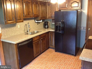 2205 Meadow Lane Dr, Easton, PA 18040 - photo 2