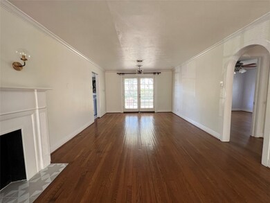 802 W 32nd St, Houston, TX 77018 - photo 3