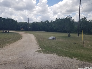 177 Laurel Ridge Dr, Lakehills, TX 78063 - photo 6