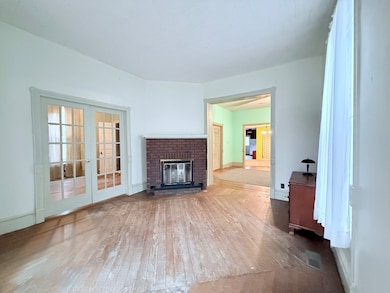 613 N Center St, Clinton, IL 61727 - photo 4