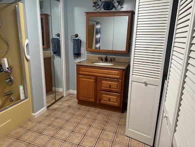 Full Bath w/Laundry