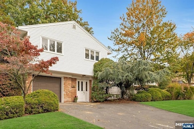 45 Longview Ct, Paramus, NJ 07652 - photo 2