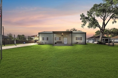 8718 Harvest Acres Dr, Manvel, TX 77578 - photo 2