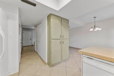 07-Kitchen Cabinets