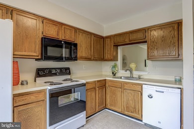 9621 Clocktower Ln, Columbia, MD 21046 - photo 2