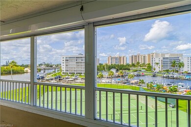 L-shaped lanai off living room