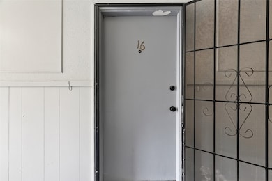 909 Silber Rd unit 16, Houston, TX 77024 - photo 4