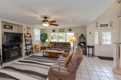 15_570Amber7910_mls