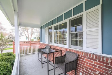 007-Porch-4018801-medium
