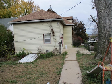 215 S 8th St, Cherokee, IA 51012 - photo 2