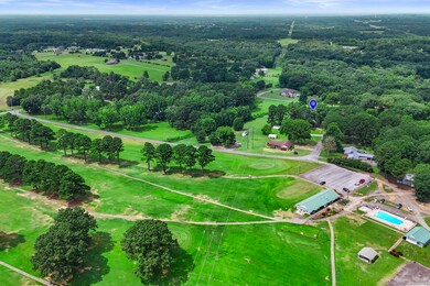 close location to Golf Course, pool & Country Club