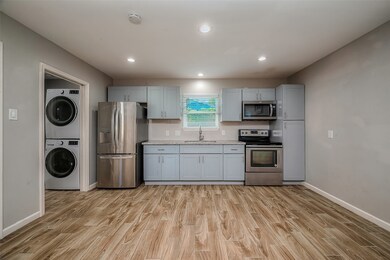 911 Kern St unit B, Houston, TX 77009 - photo 5