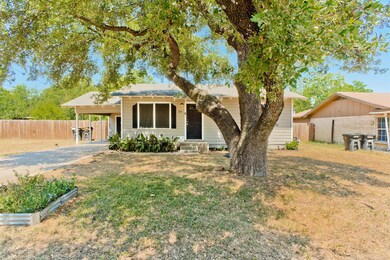 304 Franklin St, Cleburne, TX 76033 - photo 3