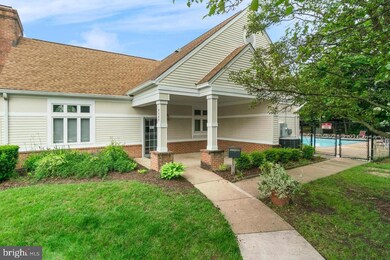 8203 Crossbrook Ct unit 301, Lorton, VA 22079 - photo 3