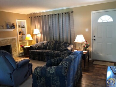 1910 SW Arnold Ave, Topeka, KS 66604 - photo 4