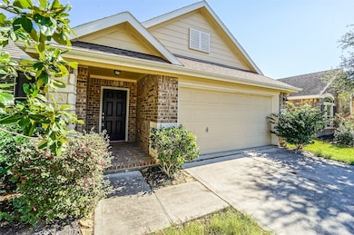 4714 Lake Rim Dr, Alvin, TX 77511 - photo 3