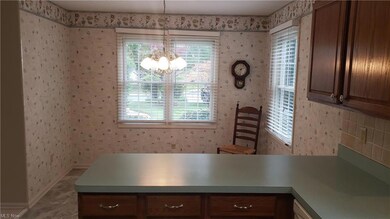LARGE EAT-IN KITCHEN