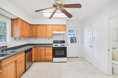 Kitchen with ceiling fan, stainless steel dishwash