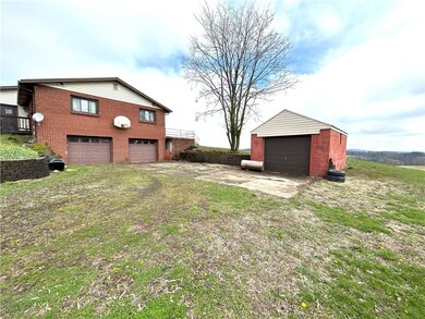 3 Garages!