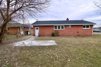 75 Thomas St, Chicopee, MA 01013 - photo 2