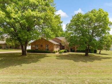 3901 Buena Vista Cir, Granbury, TX 76049 - photo 3