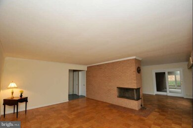 7118 Park Terrace Dr, Alexandria, VA 22307 - photo 3