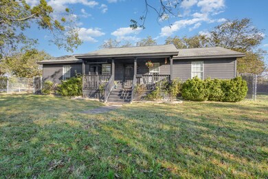 701 E Brin St, Terrell, TX 75160 - photo 3