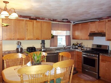 35 Paulhus Ct, Pawtucket, RI 02861 - photo 2