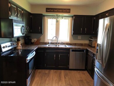 2258 Springbrook Ct, Grand Forks, ND 58201 - photo 2