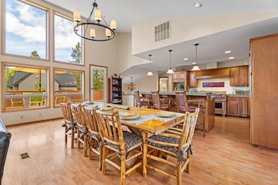 18105 Dixie Mountain Ln unit 4, Sunriver, OR 97707 - photo 2