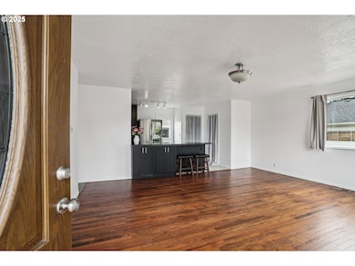 8416 NE Wygant St, Portland, OR 97220 - photo 4