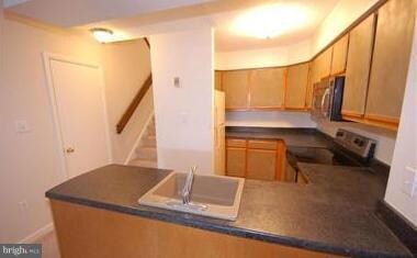 18146 Windsor Hill Dr, Olney, MD 20832 - photo 2