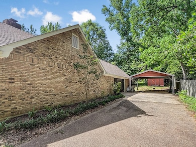 1062 Howell Dr, McComb, MS 39648 - photo 5