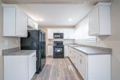 1009 West Virginia Ave, Dunbar, WV 25064 - photo 7