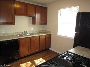 1544 E 29th St, Lorain, OH 44055 - photo 6