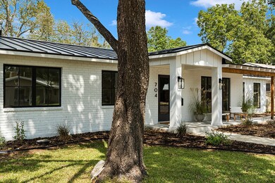 704 N Edison St, Fredericksburg, TX 78624 - photo 5