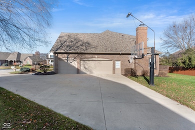 10523 Hollowood Ct, Fishers, IN 46038 - photo 6