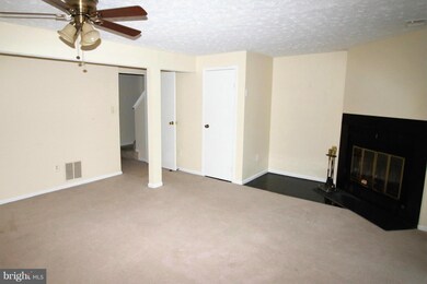 7427 Aspenpark Rd, Lorton, VA 22079 - photo 5