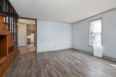 312 W Locust-6