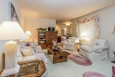 004-Living_Room-1681136-small