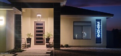 2906 Acacia front porch