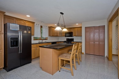 27 Bunker Cir, East Longmeadow, MA 01028 - photo 7