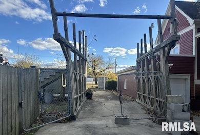 204 N Maple St, Christopher, IL 62822 - photo 5