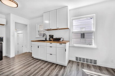 5437 Grasmere Ave, Maple Heights, OH 44137 - photo 6