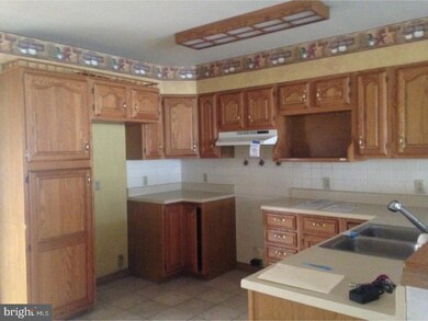 220 N Greenwood St, Tamaqua, PA 18252 - photo 2