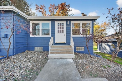 3265 E Washington Ave, Des Moines, IA 50317 - photo 2