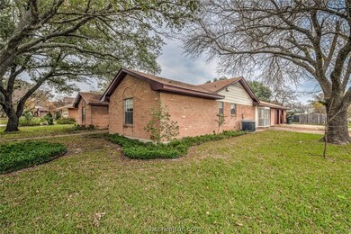 1821 Leona Dr, College Station, TX 77840 - photo 2