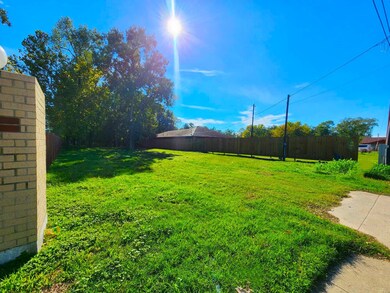 1711 S Victory Dr, Houston, TX 77088 - photo 5