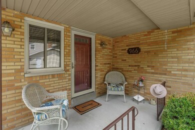 966 Greenridge Rd, Columbus, OH 43235 - photo 3