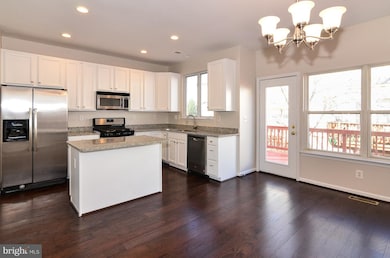 2568 James Madison Cir, Herndon, VA 20171 - photo 3